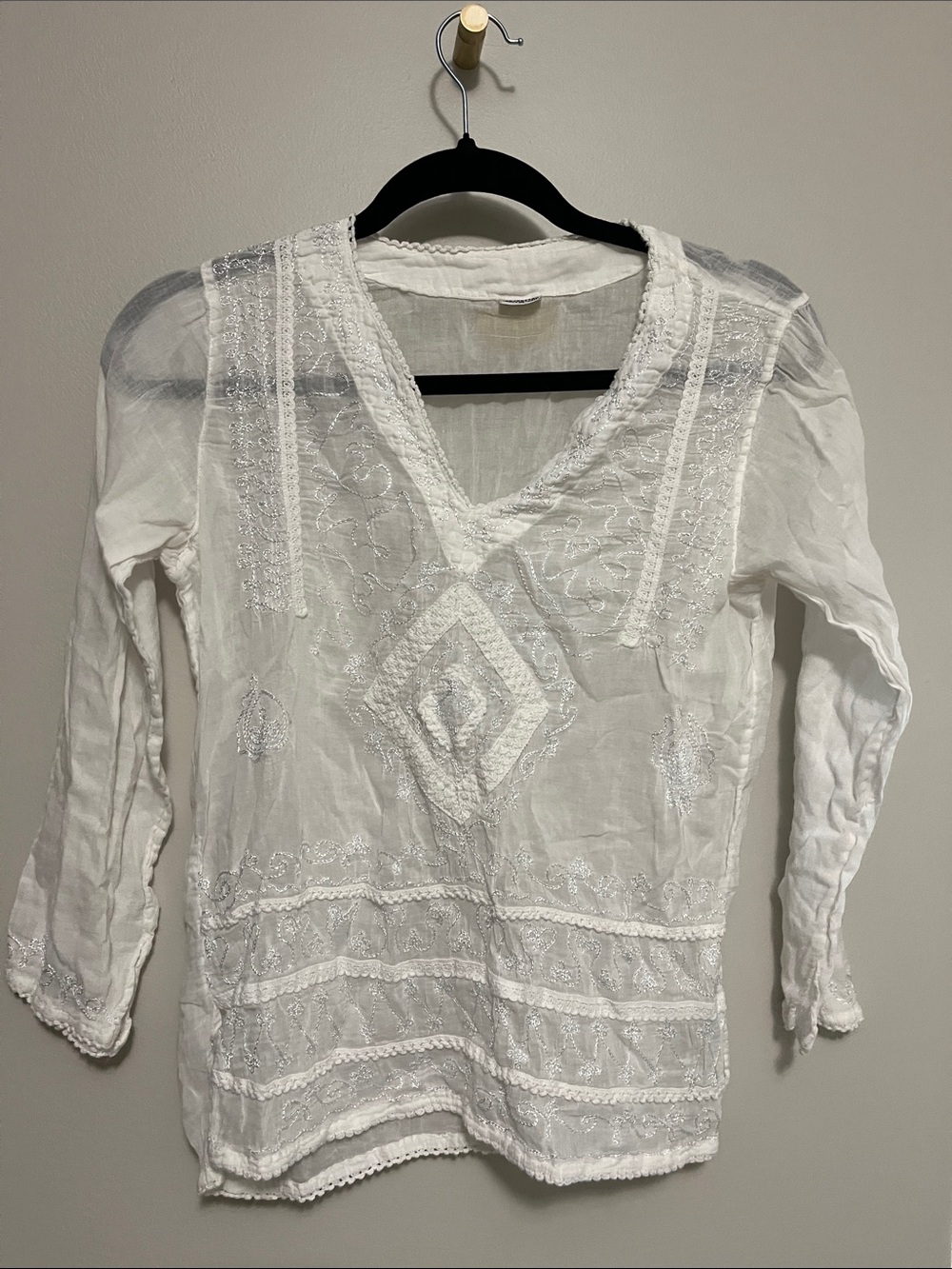 Women’s White Embroidered V‑Neck Tunic Top